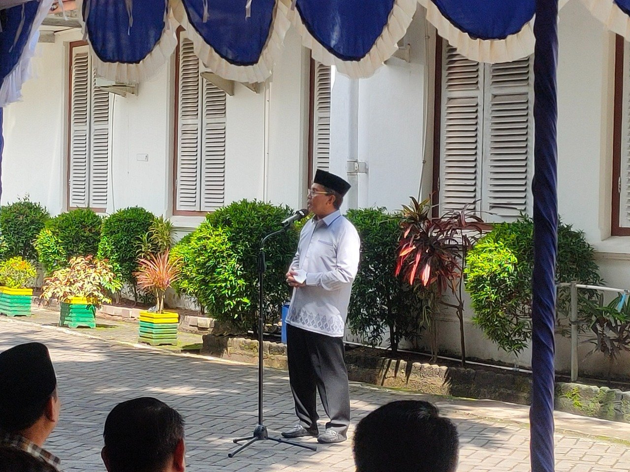 peletakanbatupertama3.jpg