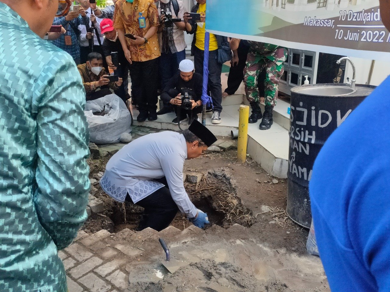 peletakanbatupertama4.jpg